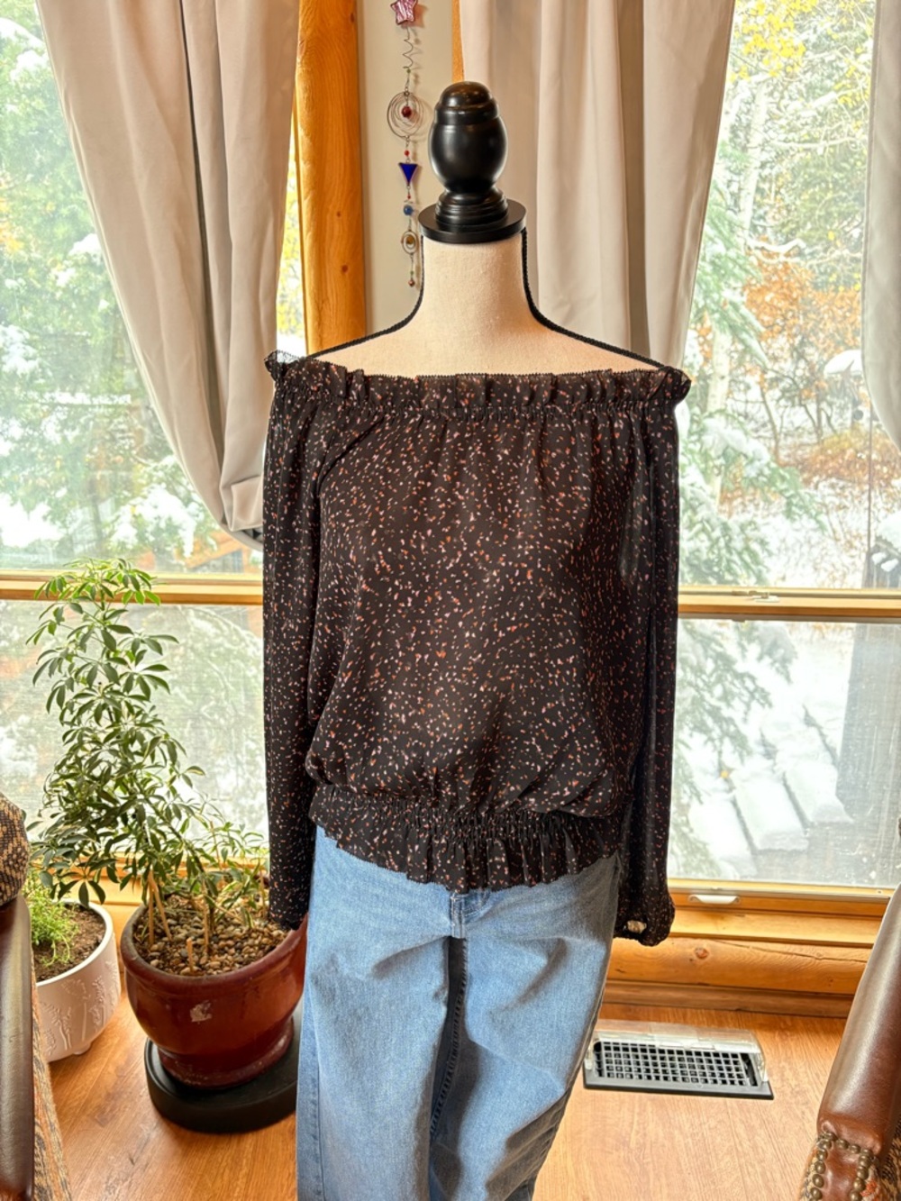 Adorable Small Ann Taylor Black Floral Off-Shoulder Peasant Blouse